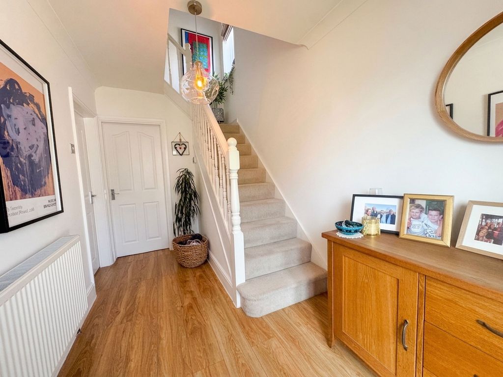 Property photo 2 of 31