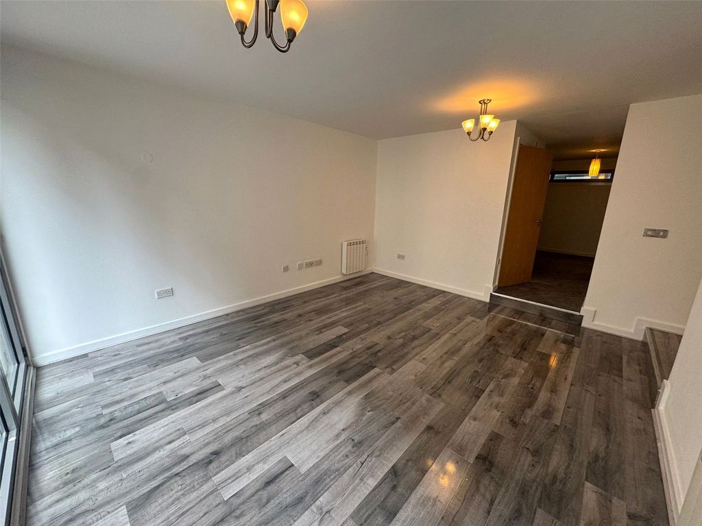 Property photo 3 of 7 Picture No. 02