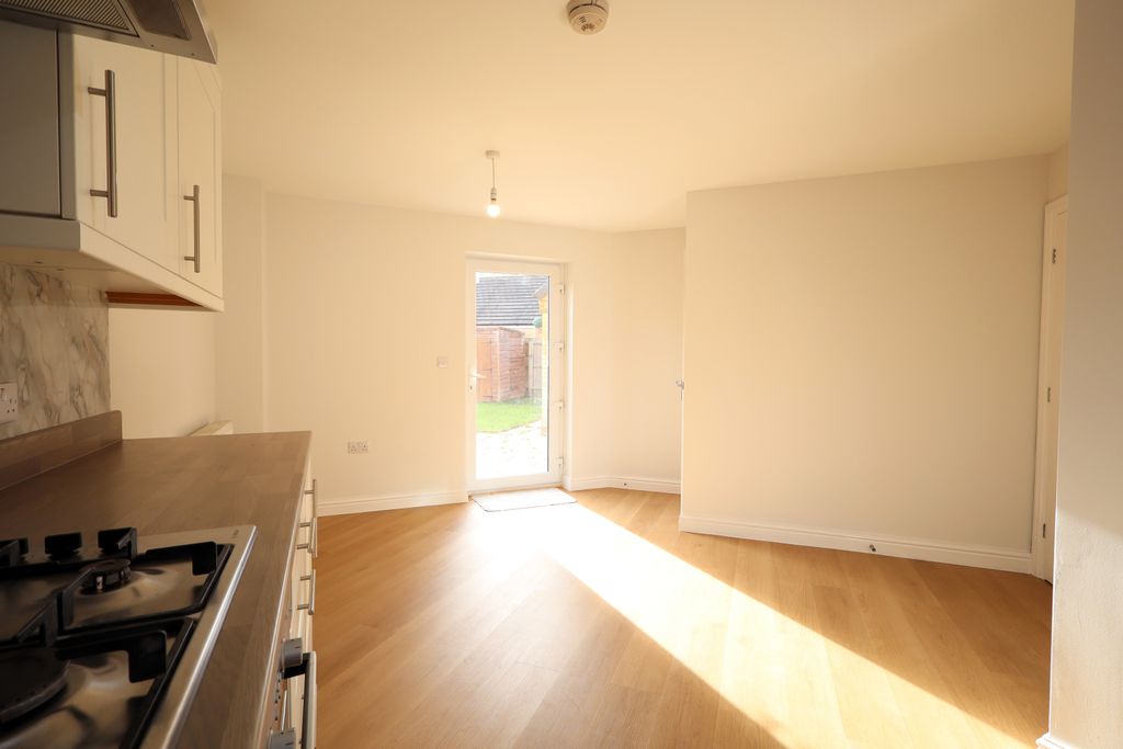 Property photo 3 of 27