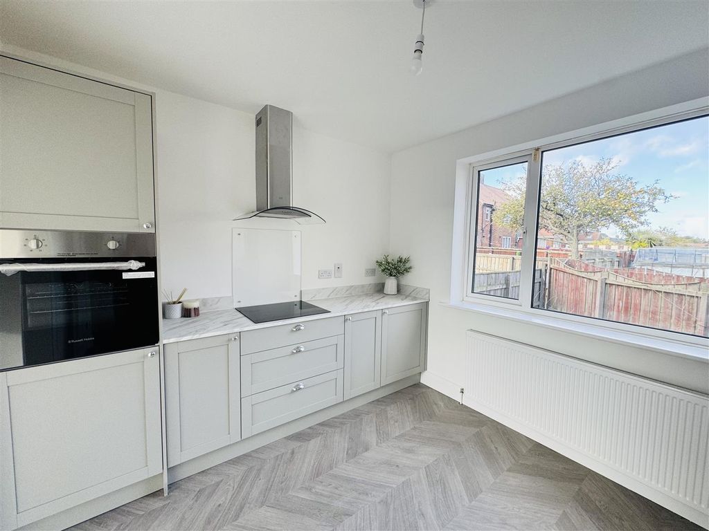 Property photo 3 of 13 Kitchen Diner