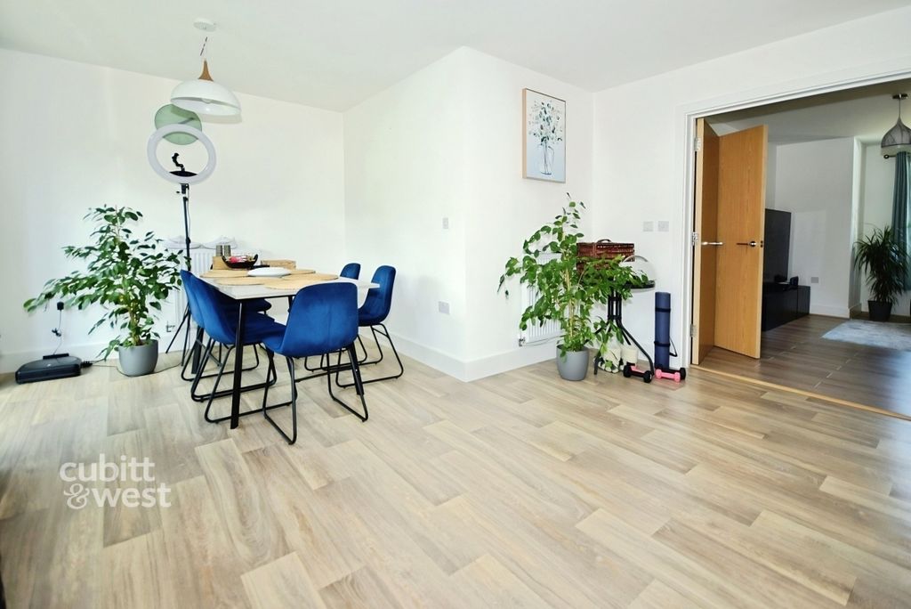 Property photo 3 of 12 535F8E91-2