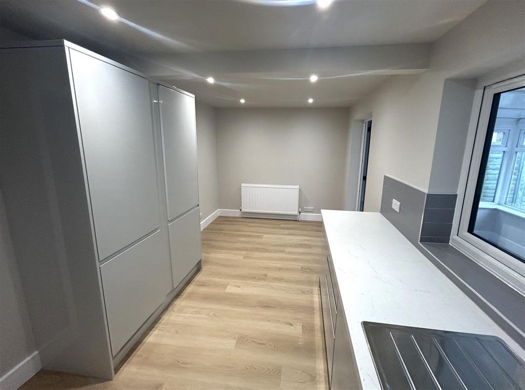 Property photo 3 of 13 13l.Jpeg