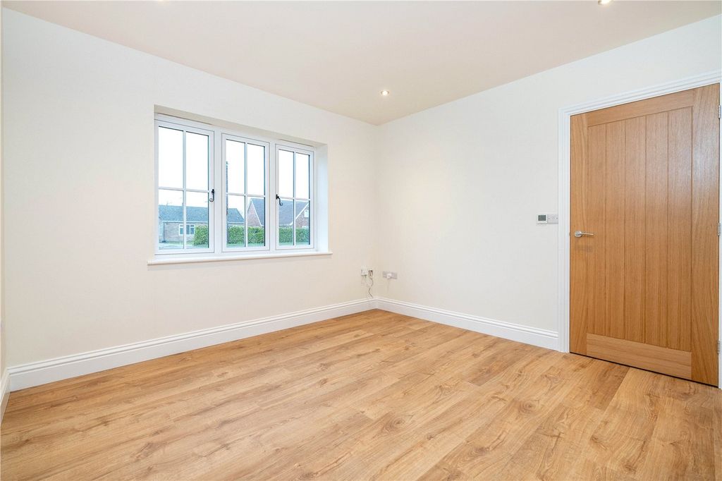 Property photo 2 of 25 Picture No. 10