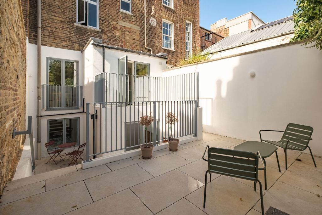 Property photo 3 of 25 Barnsbury Road