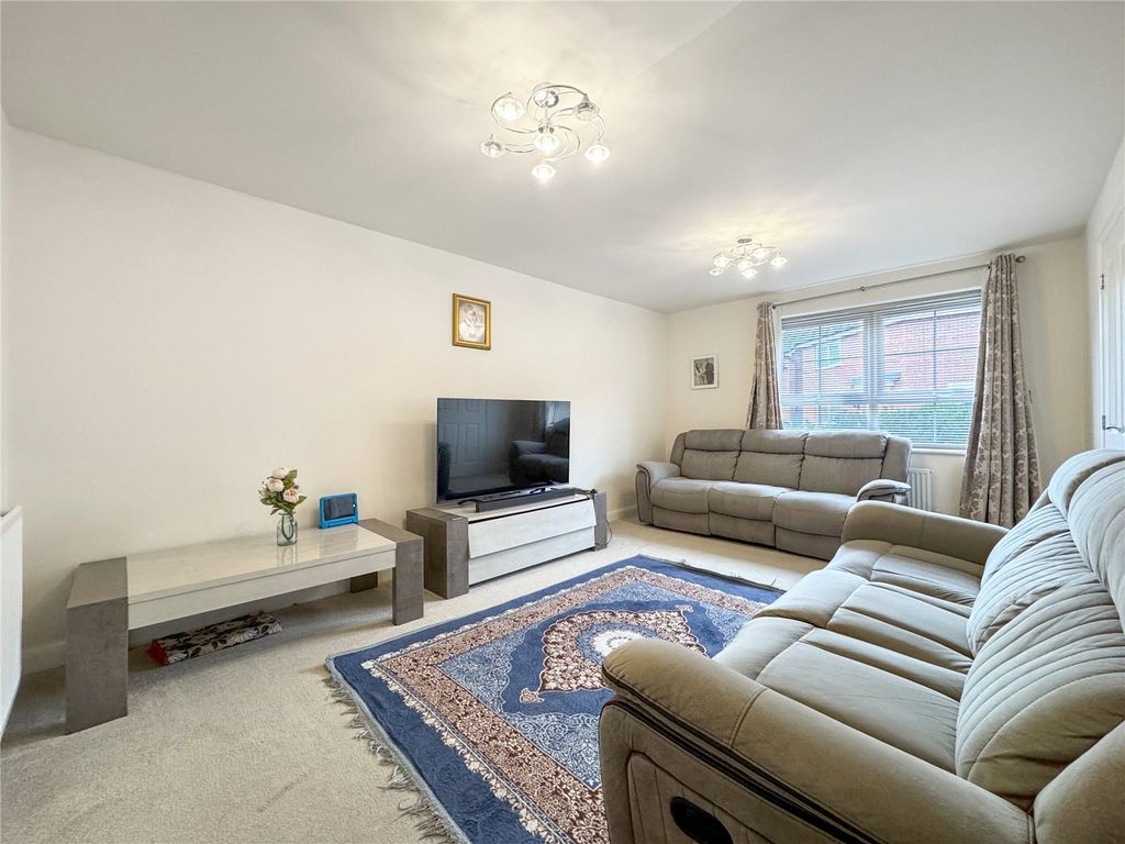 Property photo 2 of 28 Lounge