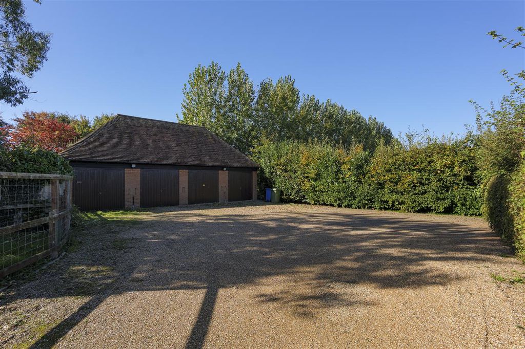 Property photo 3 of 32