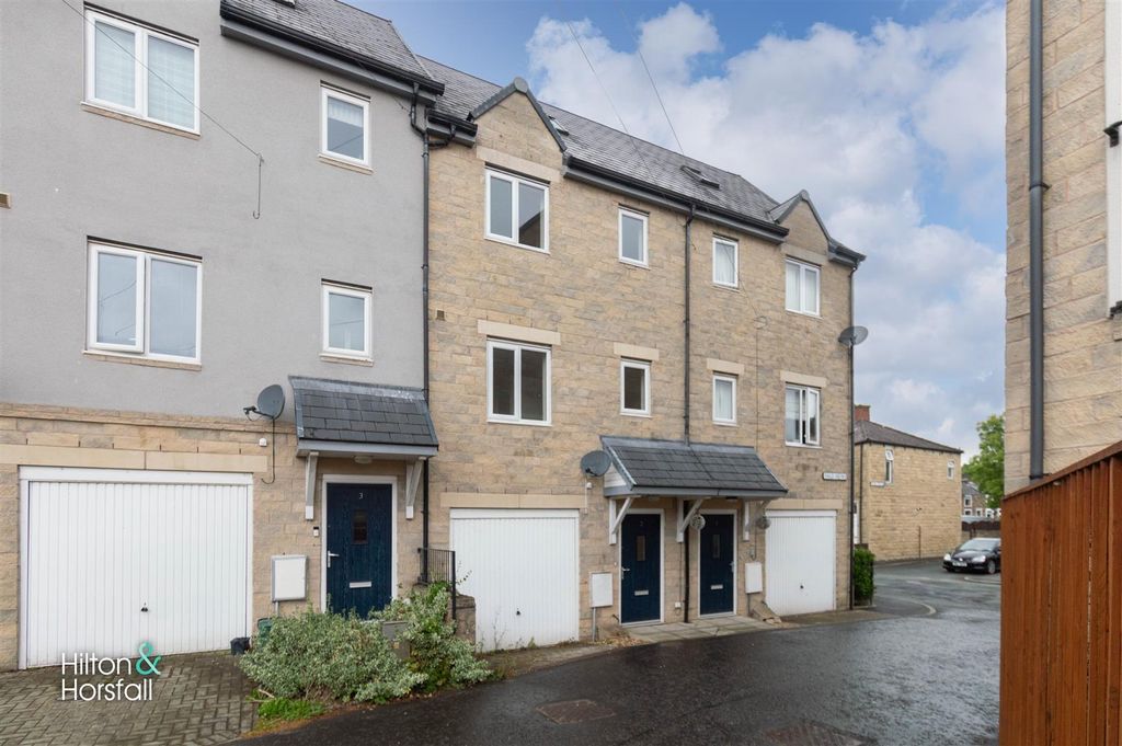 Property photo 1 of 17 Vale Mews