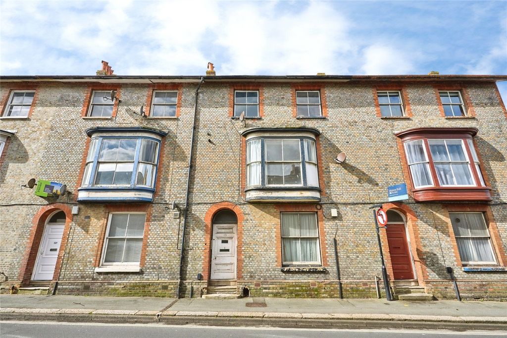 Property photo 1 of 10 Front