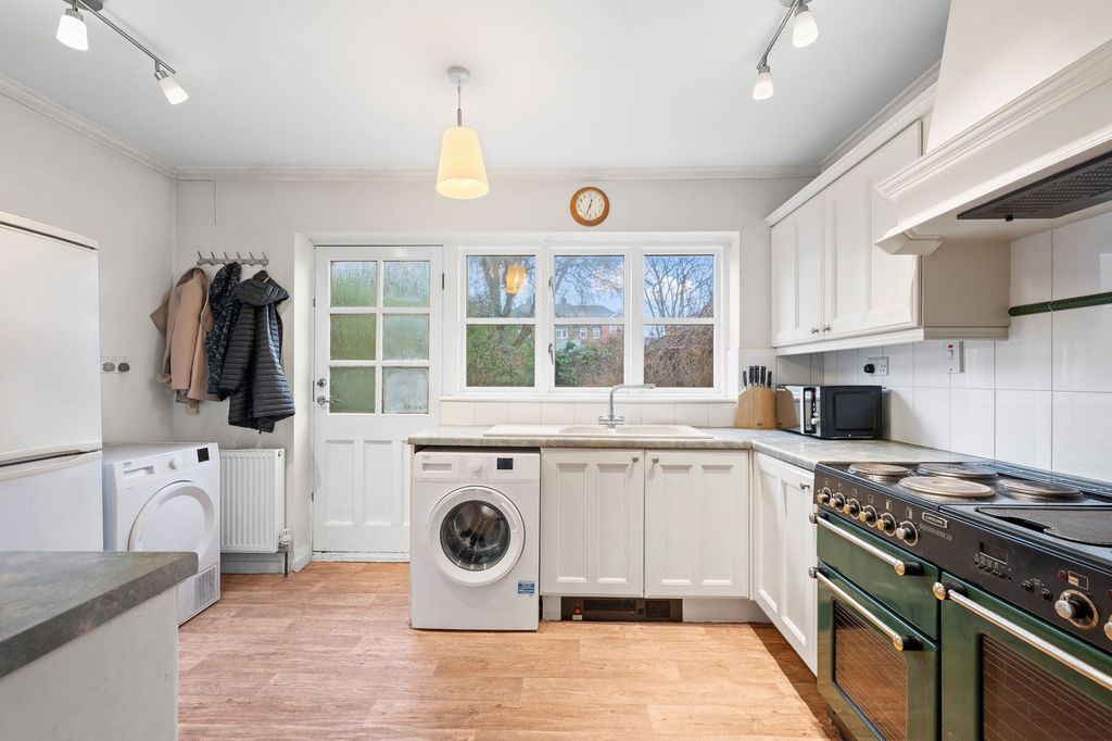 Property photo 3 of 25