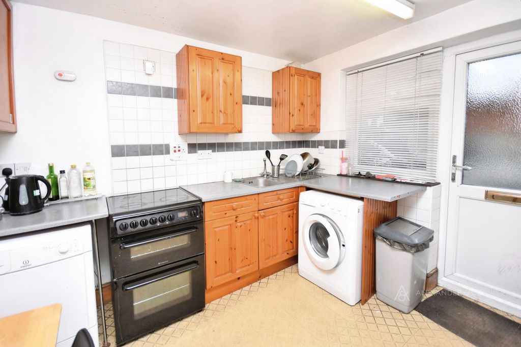 Property photo 3 of 8 Pbox-Img.Jpg