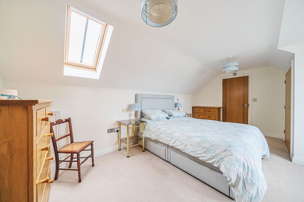 Additional image 6 of 3 bed flat for saleEnborne Gate, Newbury RG14