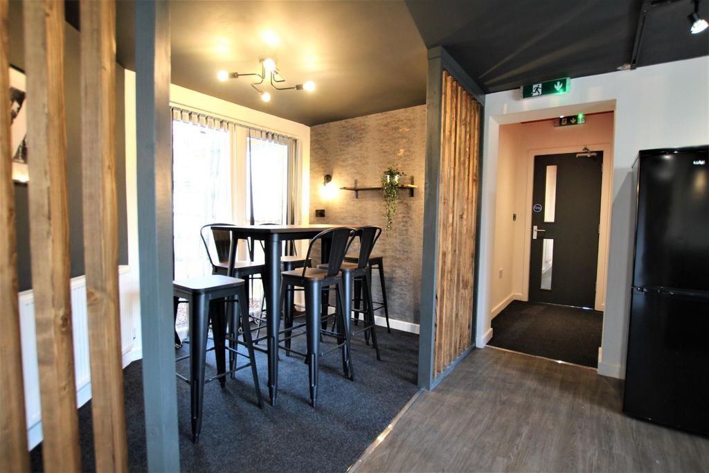 Property photo 3 of 23 Flat 2 Kitchen2.Jpg