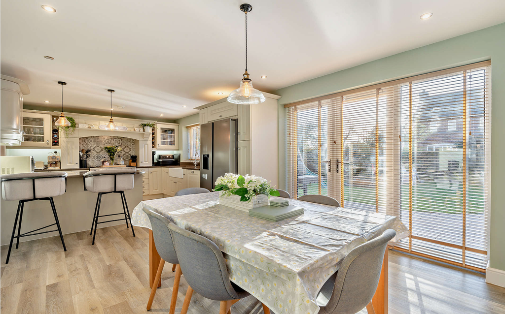 Property photo 2 of 32