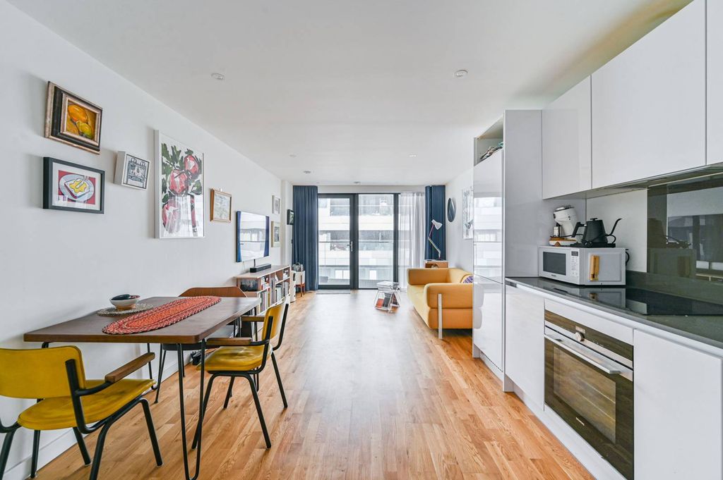 Property photo 1 of 18