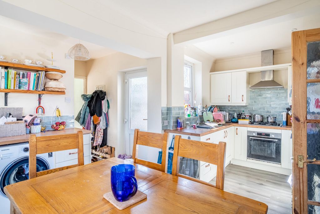 Property photo 3 of 18 Kitchen