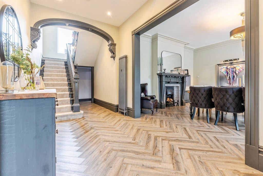 Property photo 2 of 22