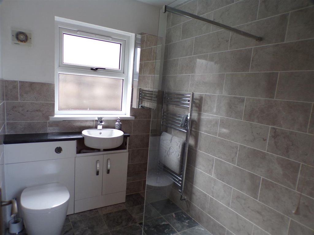 Property photo 3 of 11 Wet Room