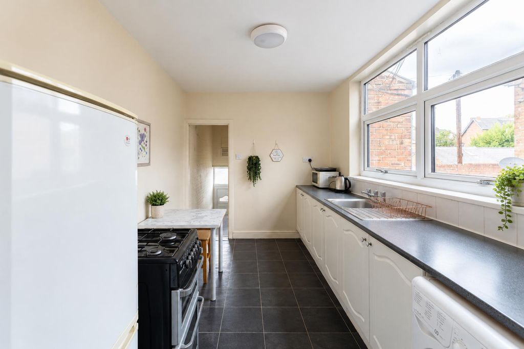 Property photo 2 of 11 Kitchen 1.1 22 Lw.Png