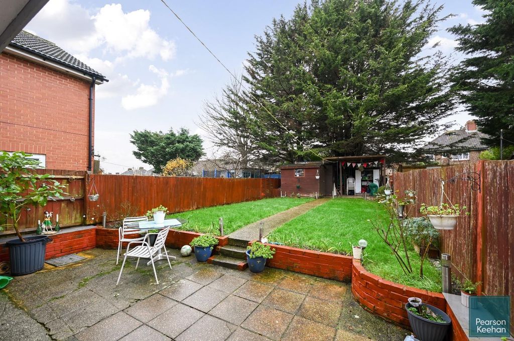 Property photo 2 of 12 Garden