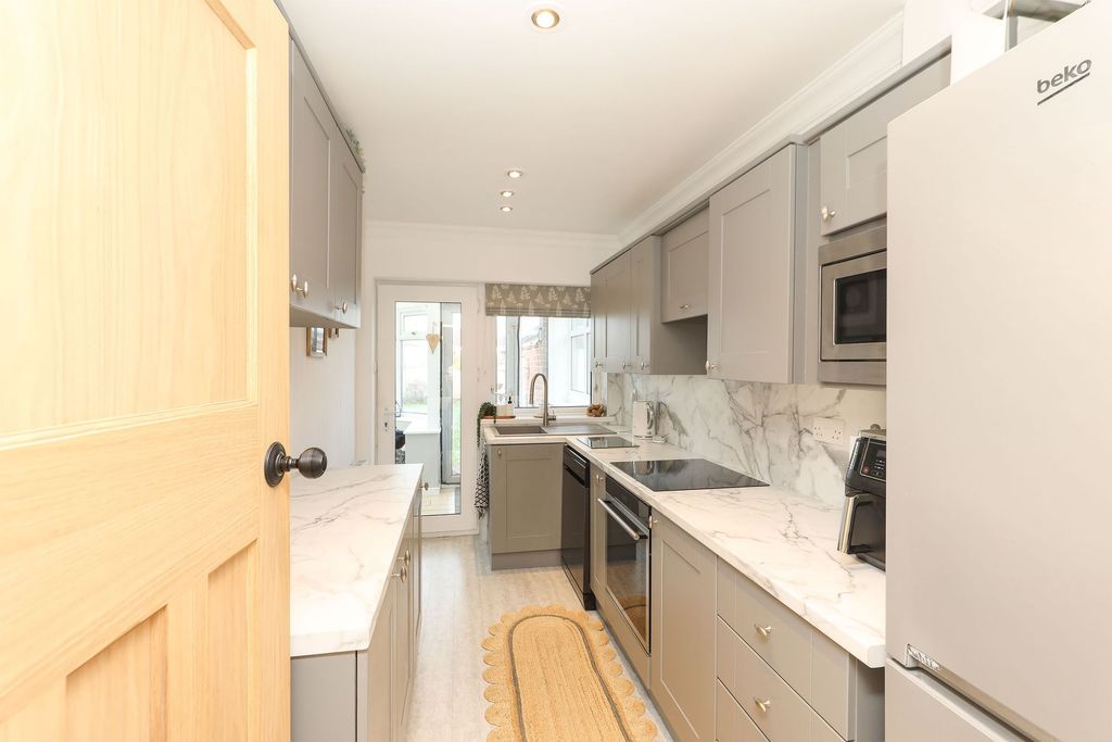 Property photo 3 of 25