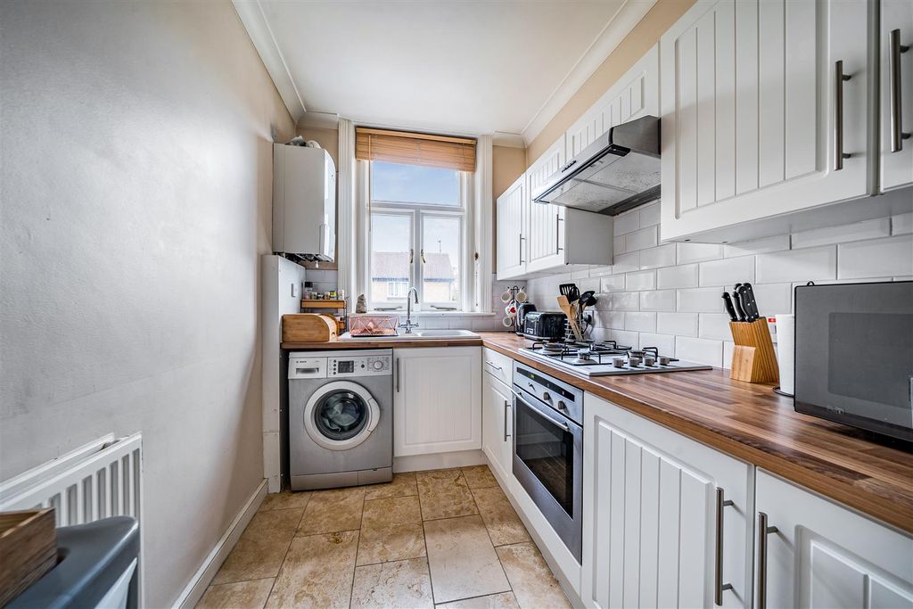 Property photo 3 of 12 1363894-12-68F0Bb0Aaa319.Jpg