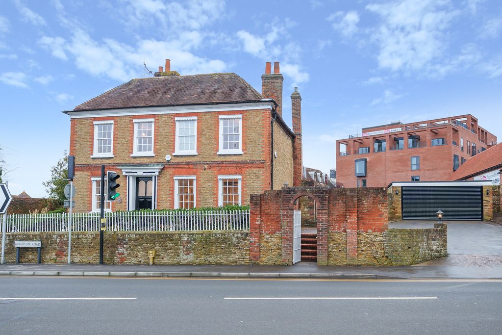 Property photo 1 of 23