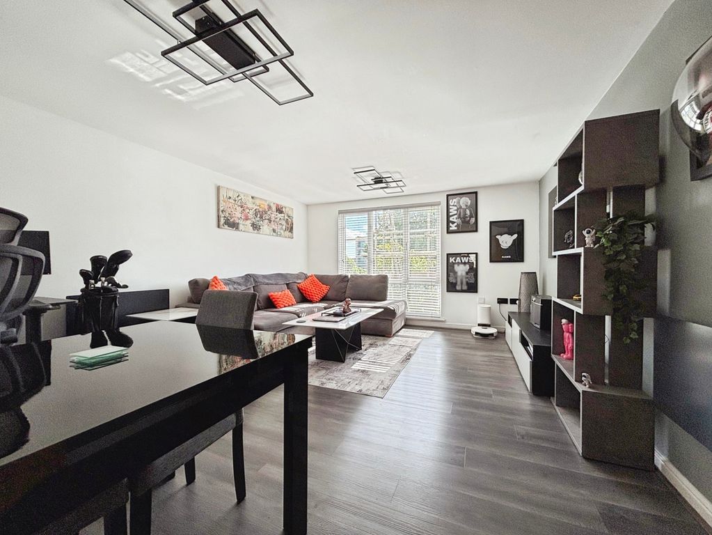 Property photo 2 of 8 Pbox-Img.Jpg
