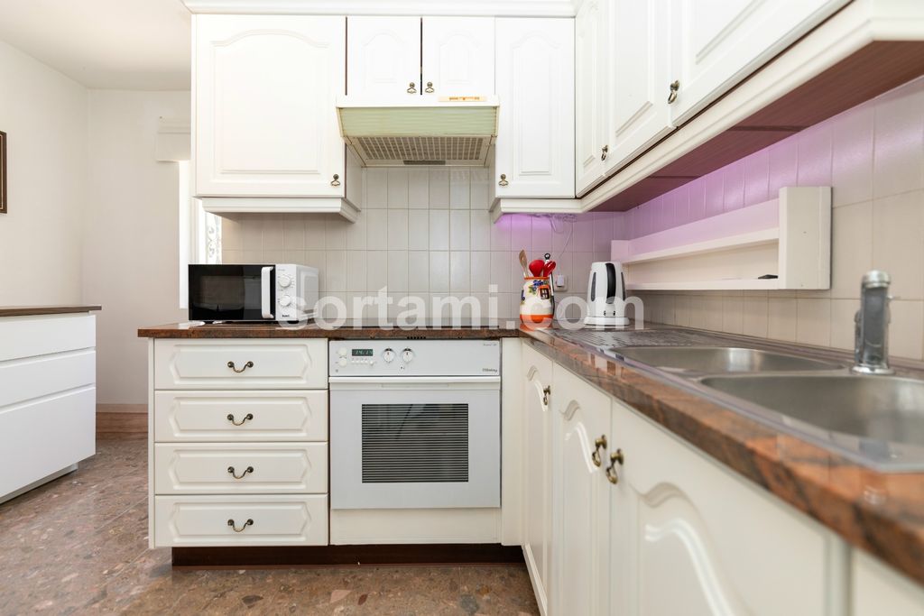 Property photo 3 of 28