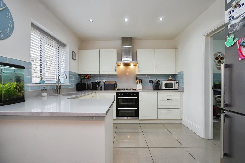 Property photo 2 of 16 030ce501-U 20 2814 29.Jpg