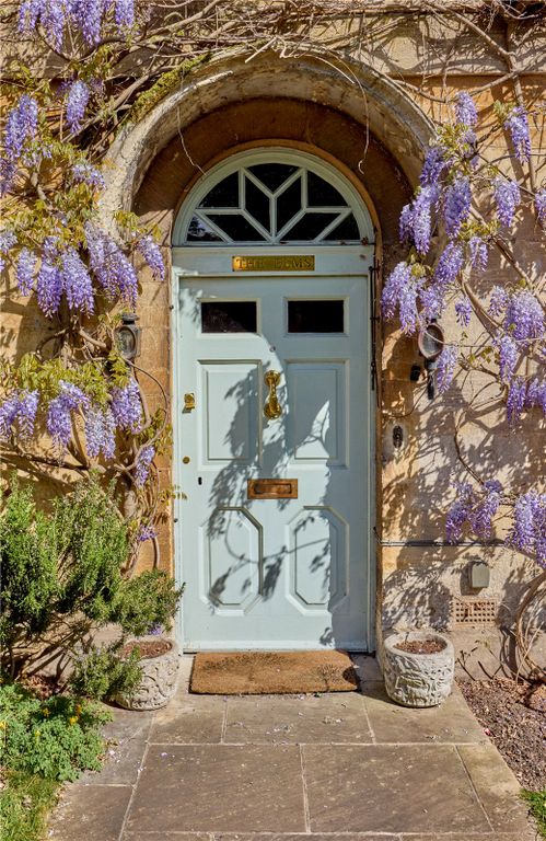 Property photo 3 of 19 Entrance