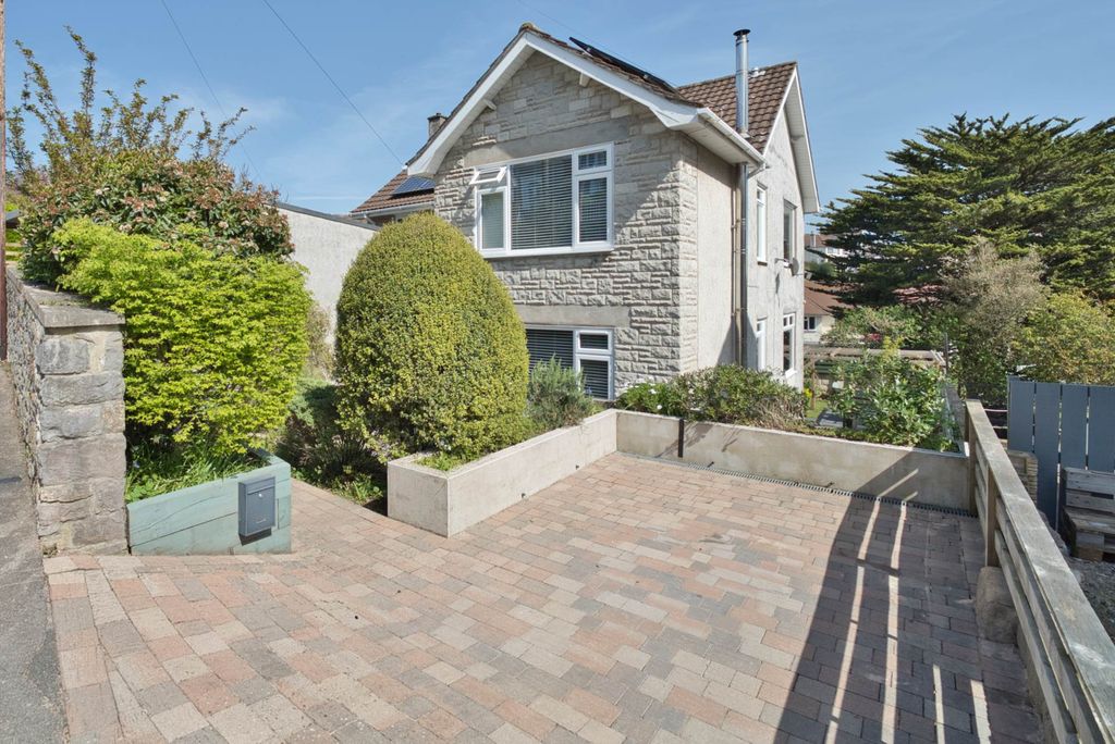 Property photo 1 of 33