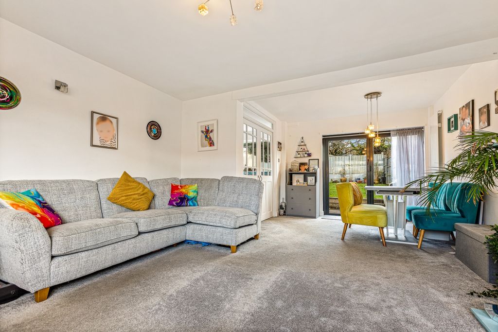 Property photo 1 of 13 Living Room