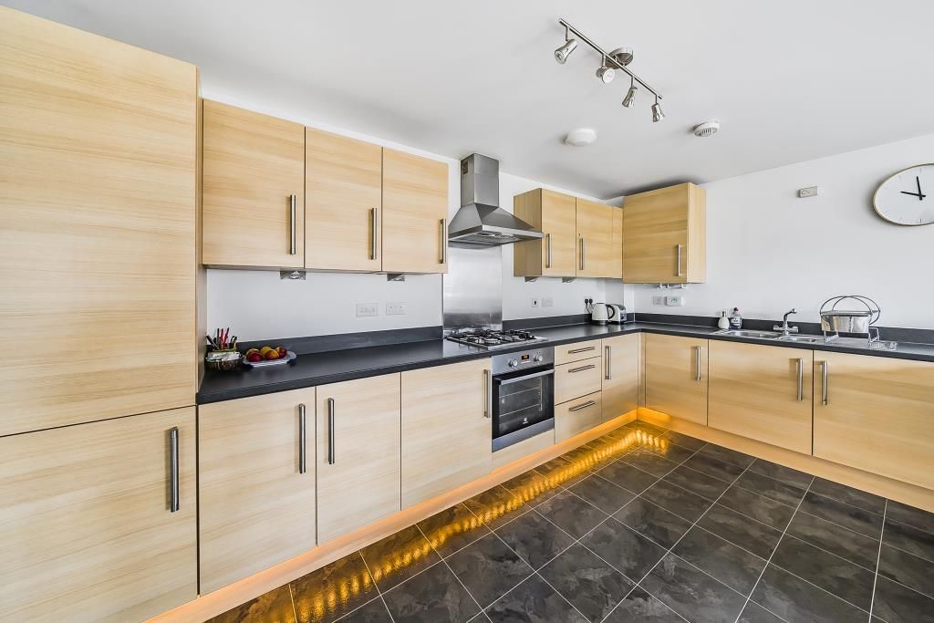 Property photo 2 of 10 Kitchen