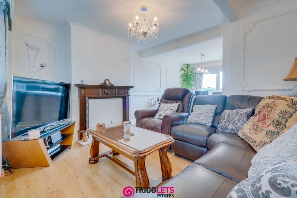Property photo 2 of 28