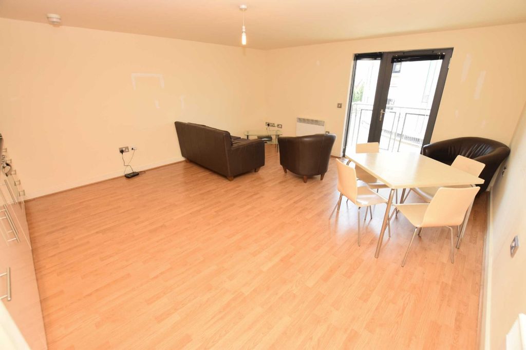 Property photo 2 of 14 Picture No. 04