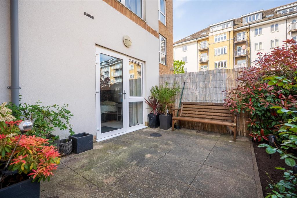 Property photo 3 of 12 Terrace