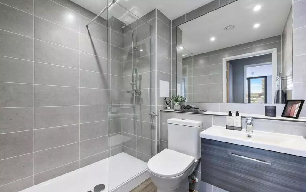 Property photo 2 of 3 Bathroom