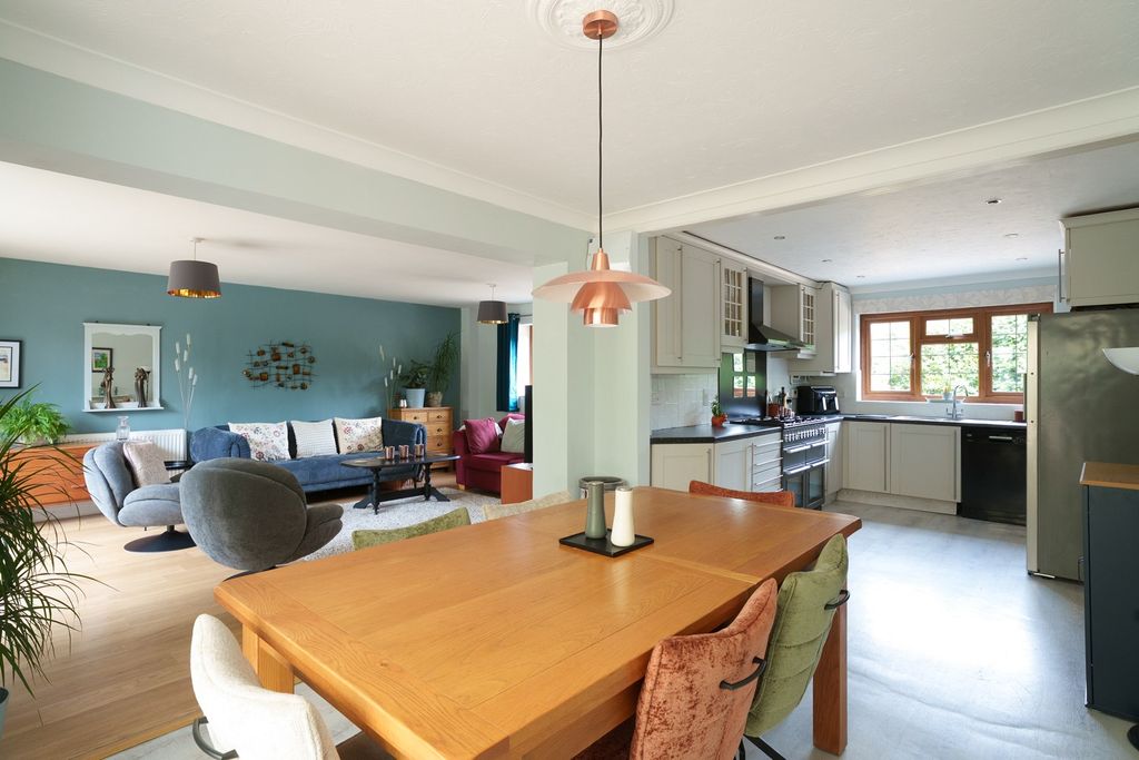 Property photo 2 of 25 3183358