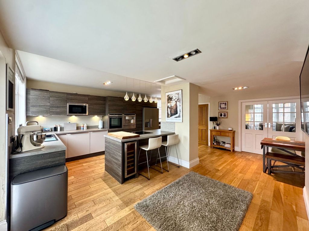 Property photo 2 of 25