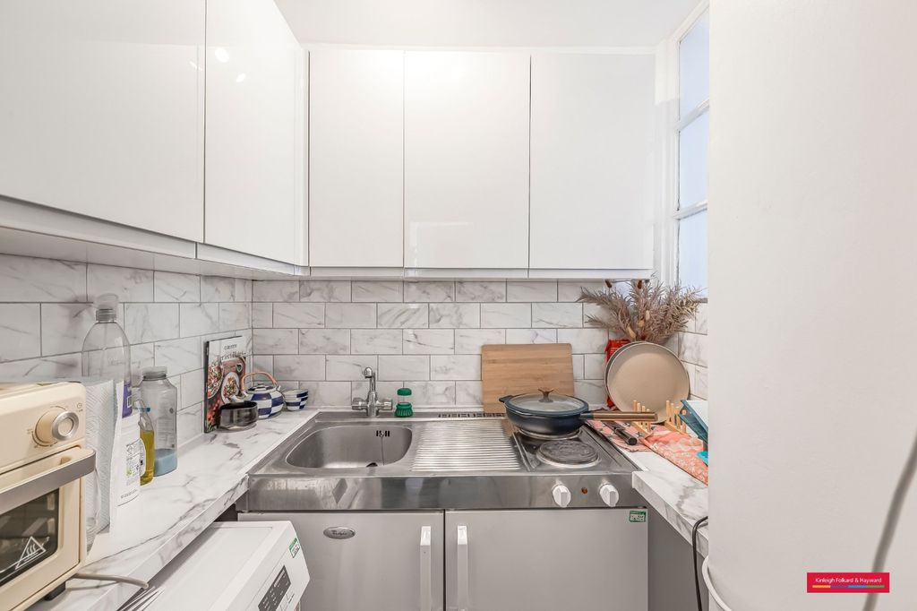 Property photo 3 of 7 Kitchen