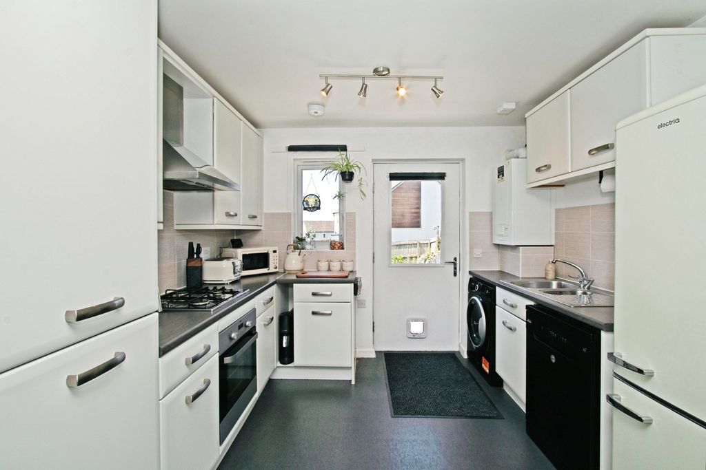 Property photo 3 of 14 Kitchen