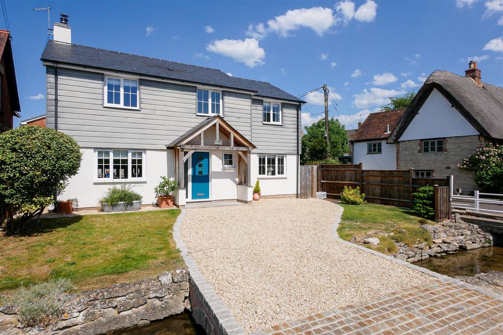 Property photo 1 of 18 Approach