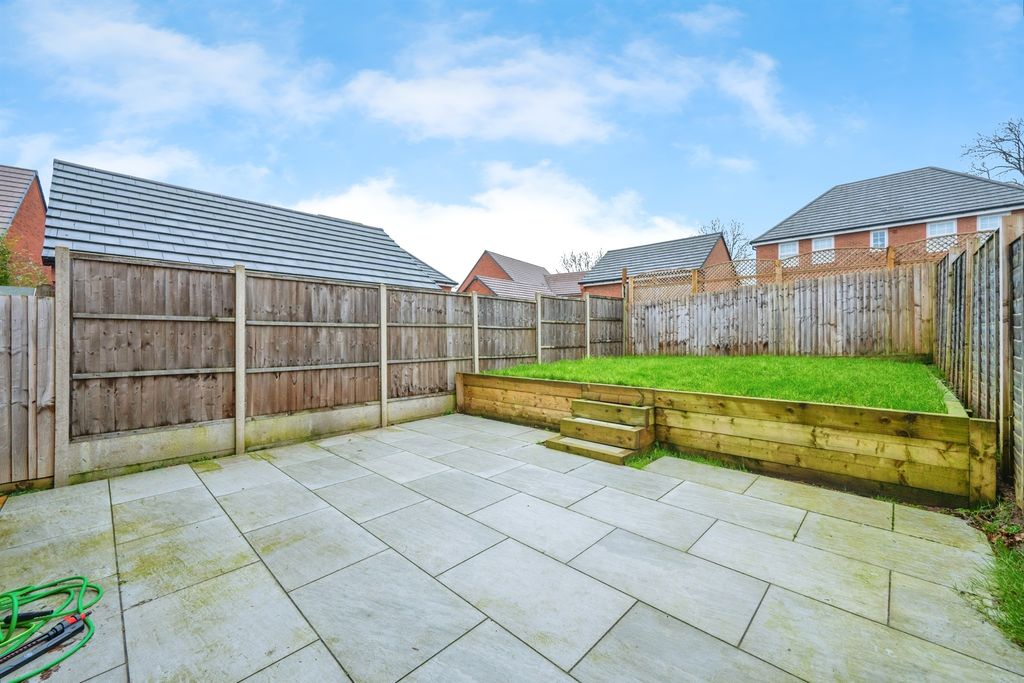 Property photo 2 of 15 Gardens: