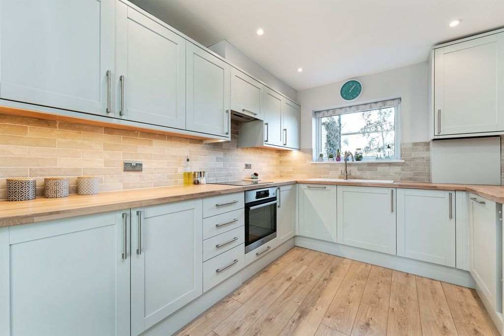 Property photo 3 of 22