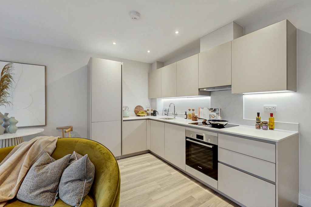 Property photo 2 of 8 Show Home