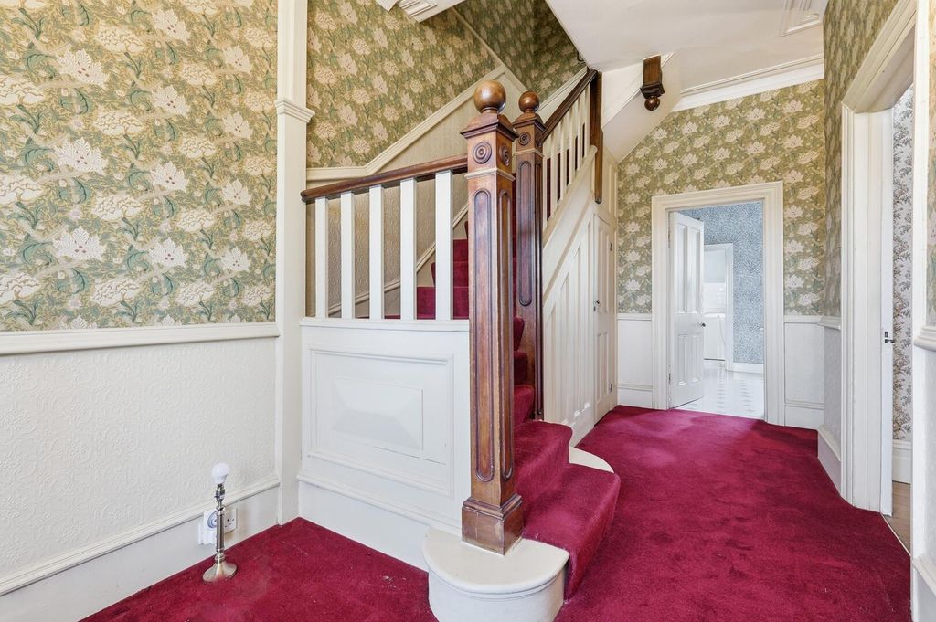 Property photo 2 of 18 Hallway