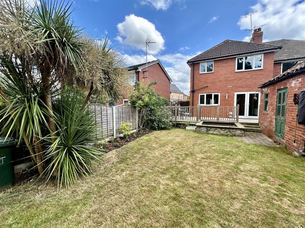 Property photo 2 of 33
