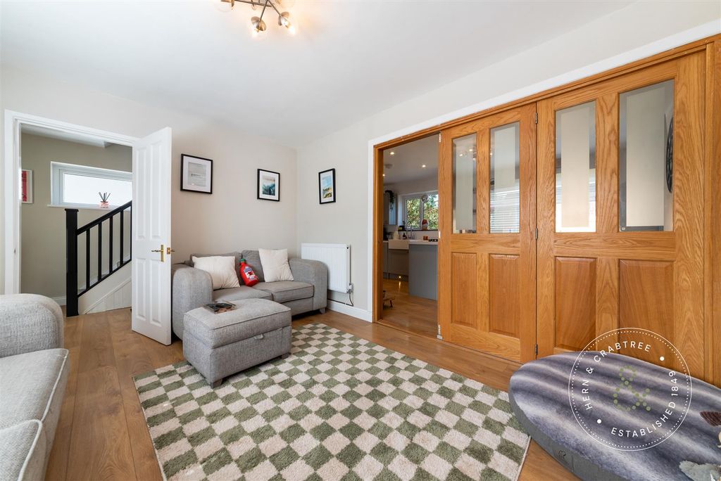 Property photo 3 of 39 Morris-Avenue-14.Jpg
