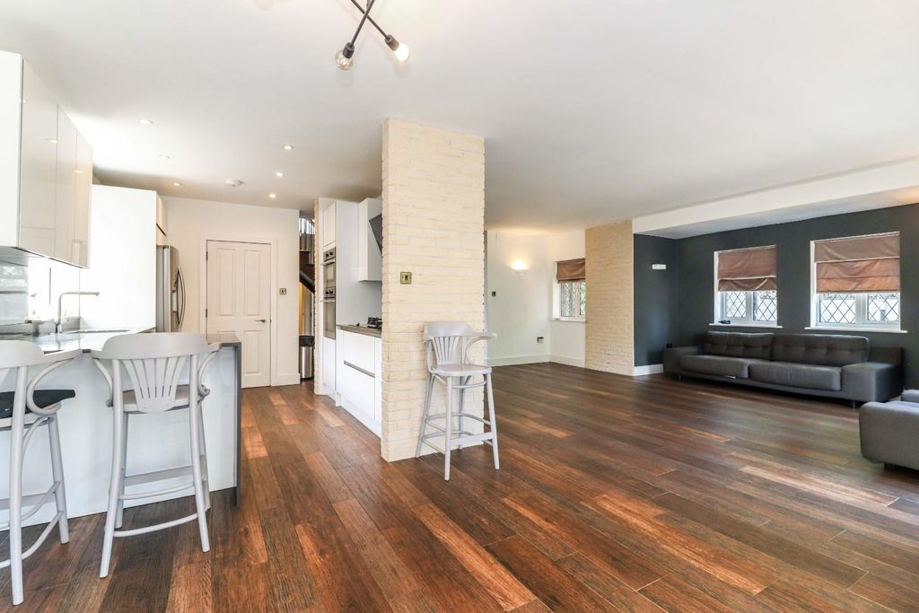 Property photo 2 of 34 Open Plan Living