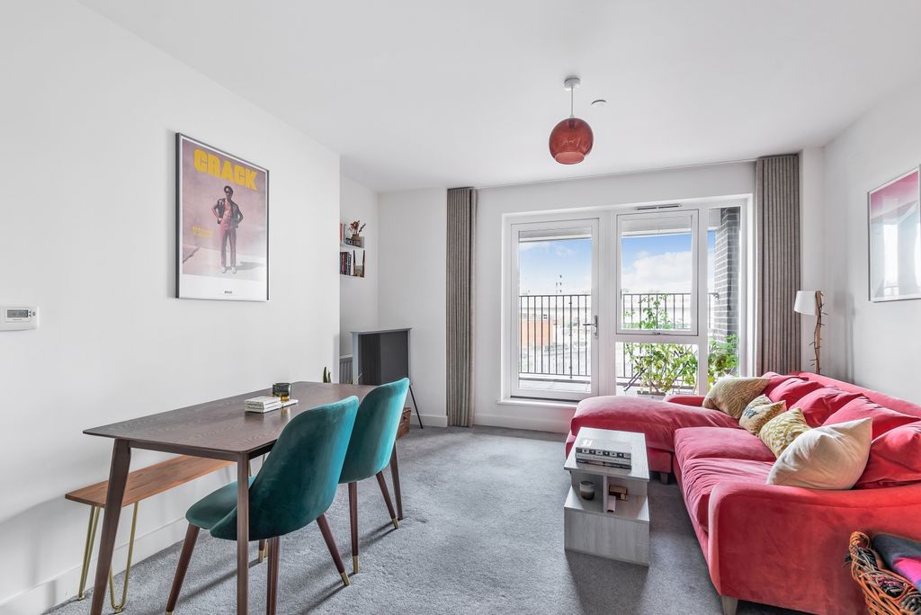 Property photo 1 of 8 Reception